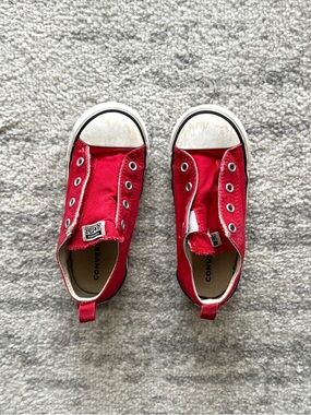 KIDS: converse shoes